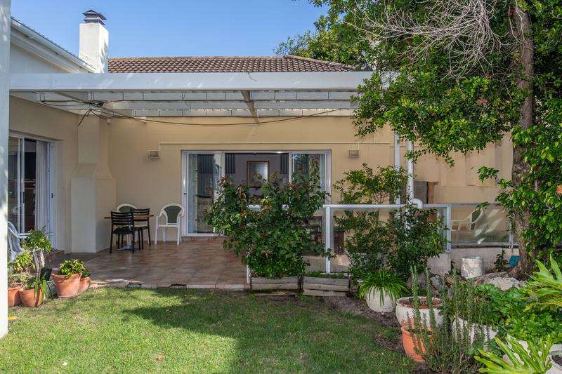 5 Bedroom Property for Sale in Constantia Western Cape